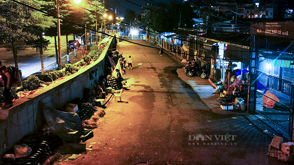 Hà Nội: Phong tỏa tạm thời chợ Long Biên ngay trong đêm do liên quan ca mắc Covid-19 - Ảnh 7.