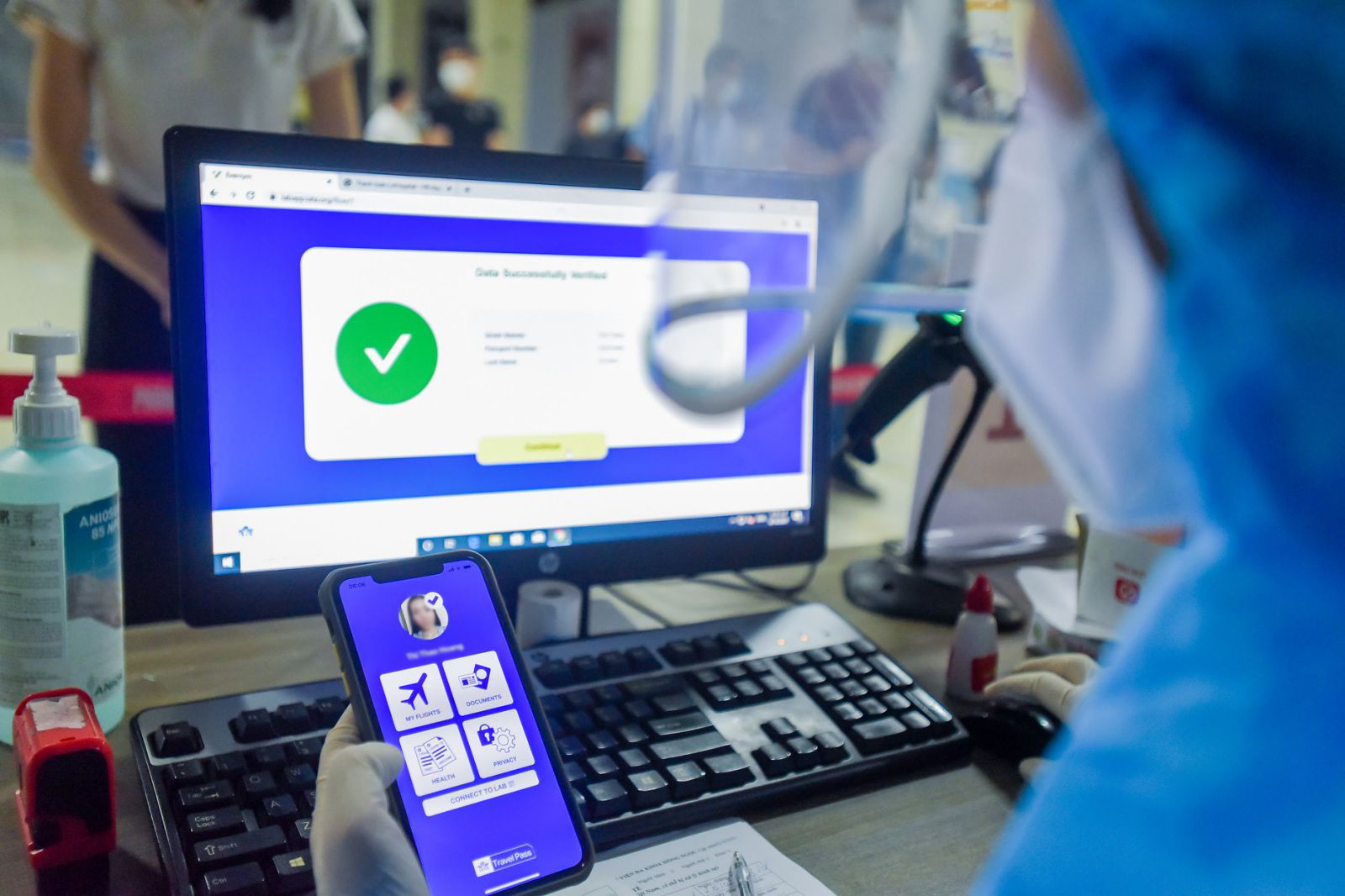 Hộ chiếu sức khỏe IATA Travel Pass áp dụng cho chuyến bay quốc tế ra sao? - Ảnh 2.