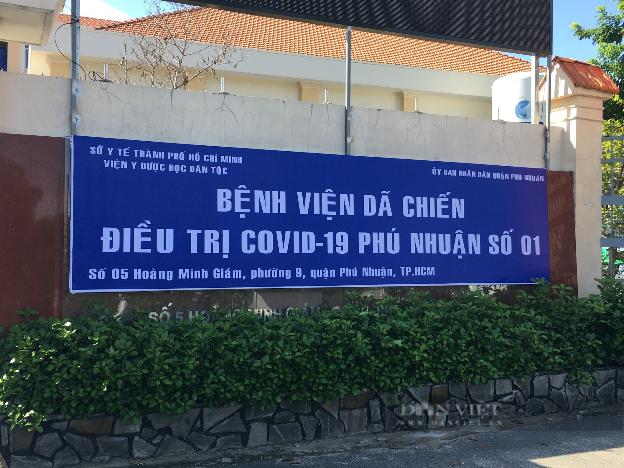 TP.HCM: Trưng dụng trường học làm bệnh viện dã chiến điều trị Covid-19 tầng 2+ - Ảnh 1.