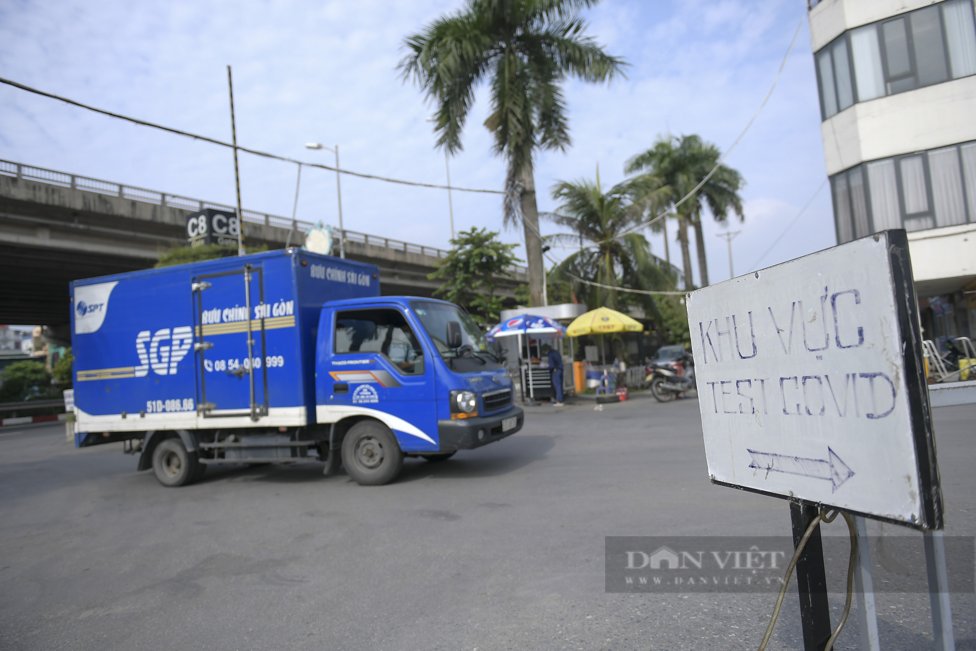 Hà Nội: Hàng trăm lái xe &quot;luồng xanh&quot; được test nhanh kháng nguyên virut SARS-CoV-2  - Ảnh 10.