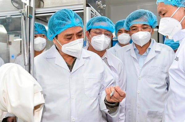 Thủ tướng Phạm Minh Chính: &quot;Phải bàn và làm bằng được việc sản xuất vaccine trong nước&quot; - Ảnh 2.