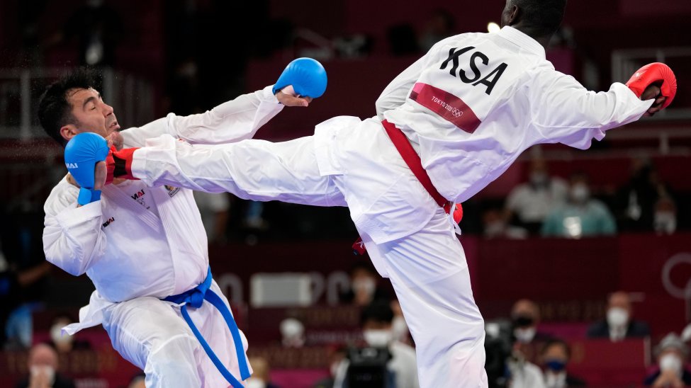 Võ sĩ đánh ngất xỉu đối thủ tại Olympic 2020 được tôn vinh như người hùng - Ảnh 1.