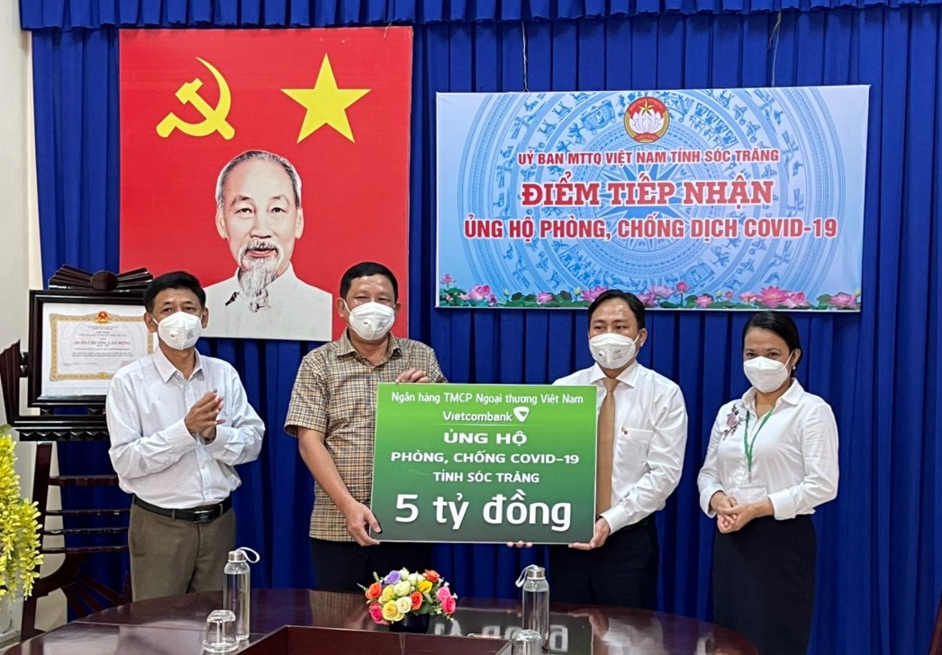 Vietcombank tài trợ 5 tỷ đồng hỗ trợ công tác phòng, chống dịch Covid-19 tại tỉnh Sóc Trăng - Ảnh 1.