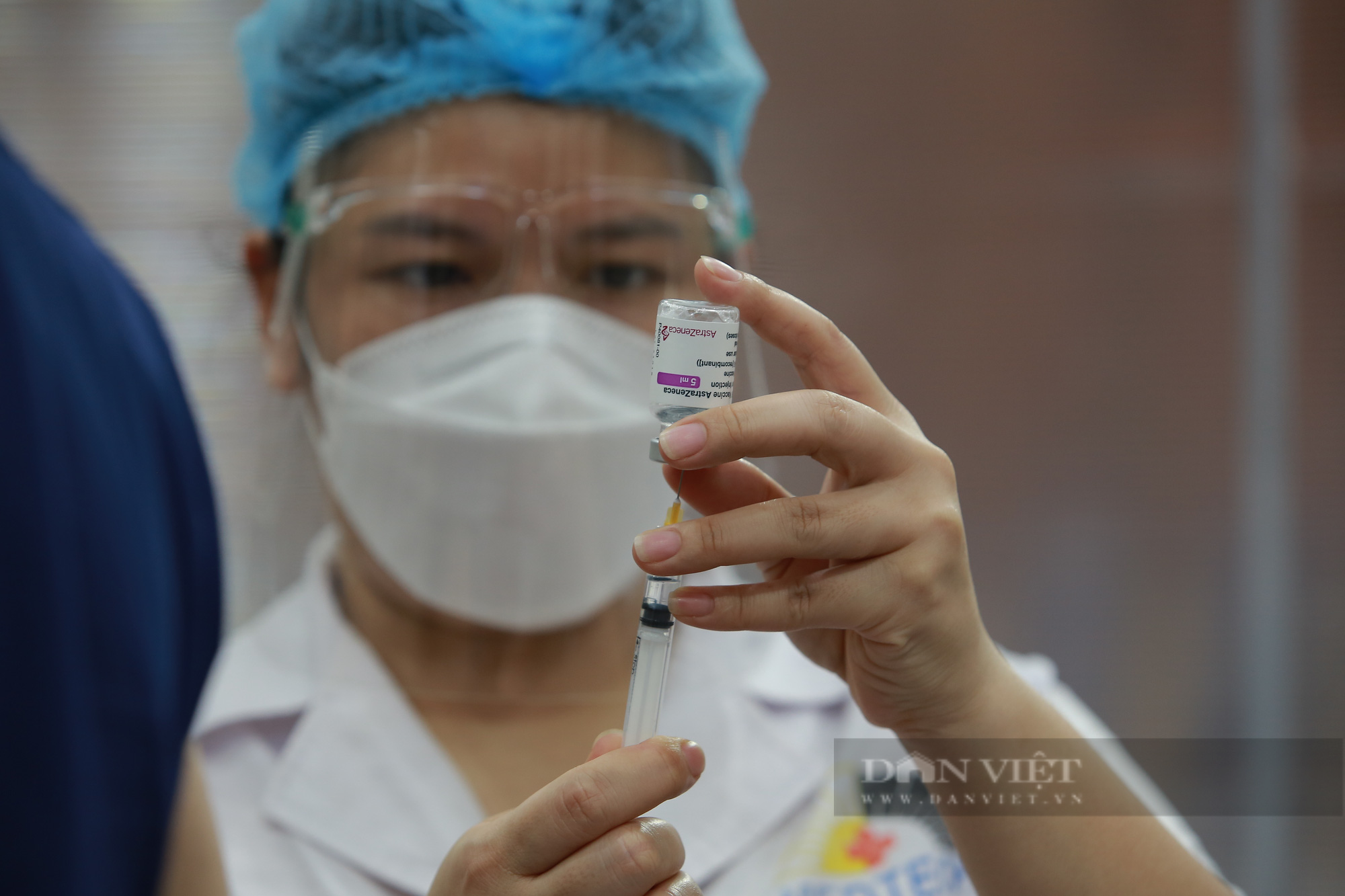 Hà Nội: Nữ nhân viên ngân hàng nhiễm Covid-19, gần 200 người phải cách ly  - Ảnh 1.