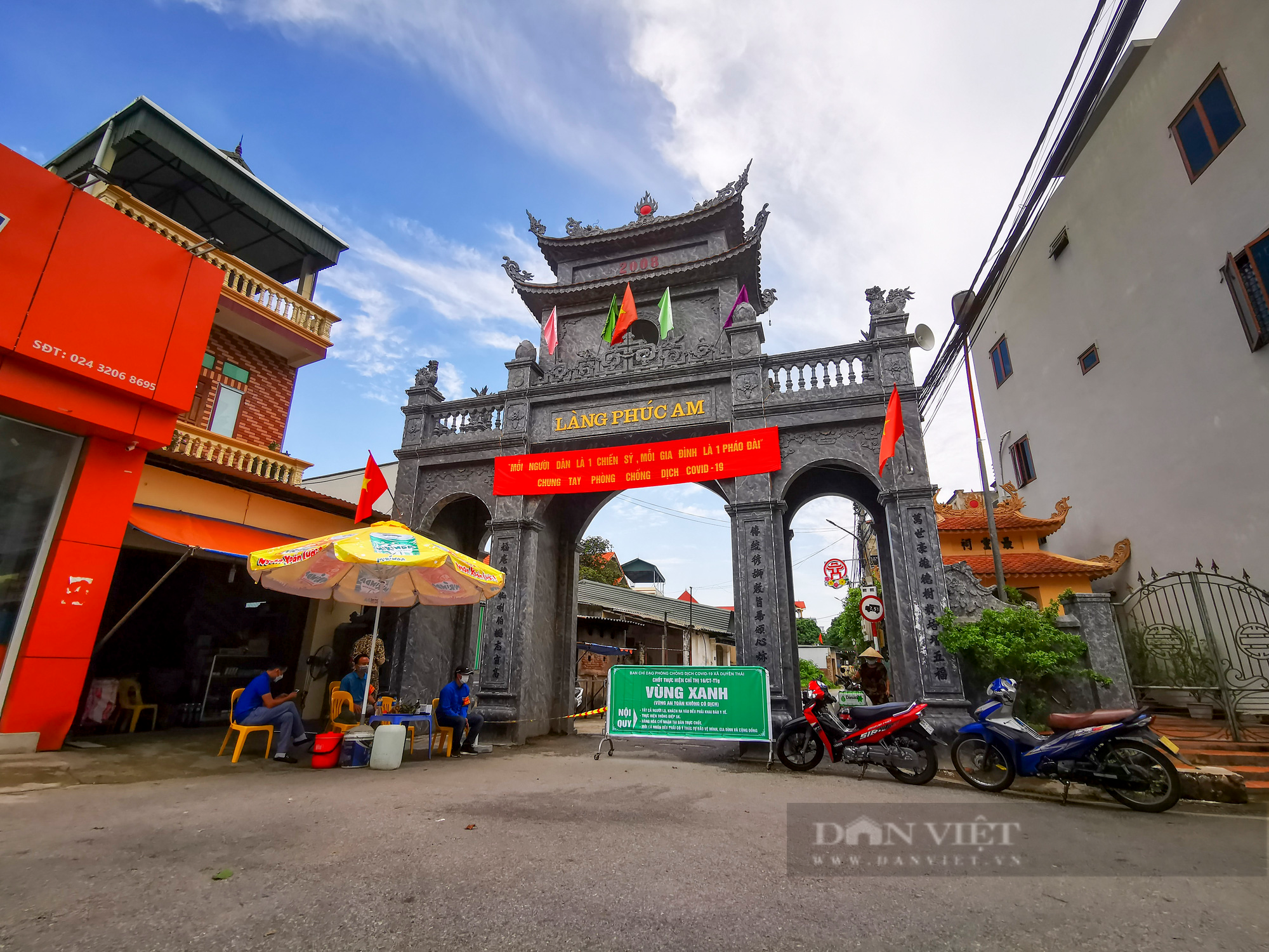 &quot;Nhà, xe&quot; ế ẩm, chất đầy kho, ngôi làng kiếm sống nhờ... &quot;cõi âm&quot; vắng bóng người trong dịch Covid-19 - Ảnh 1.