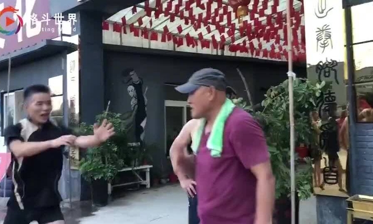 2 võ sư Ngụy Lôi và Điền Dã tập vui, ai dè nổi nóng... đấm nhau luôn - Ảnh 3.
