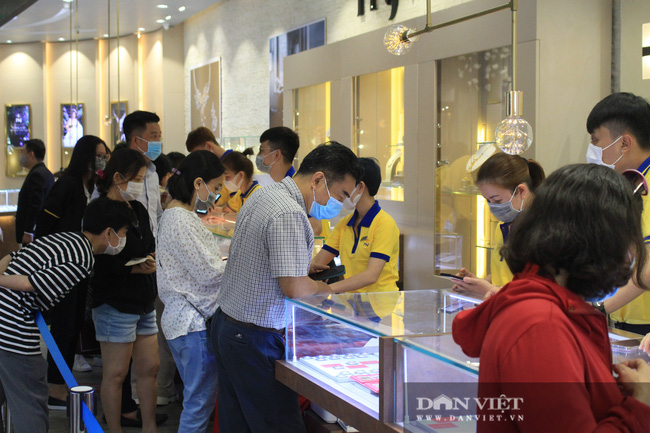 PNJ đóng gần hết cửa hàng nhưng không giảm lương người lao động, Bà Cao Thị Ngọc Dung lý giải vì sao - Ảnh 3.