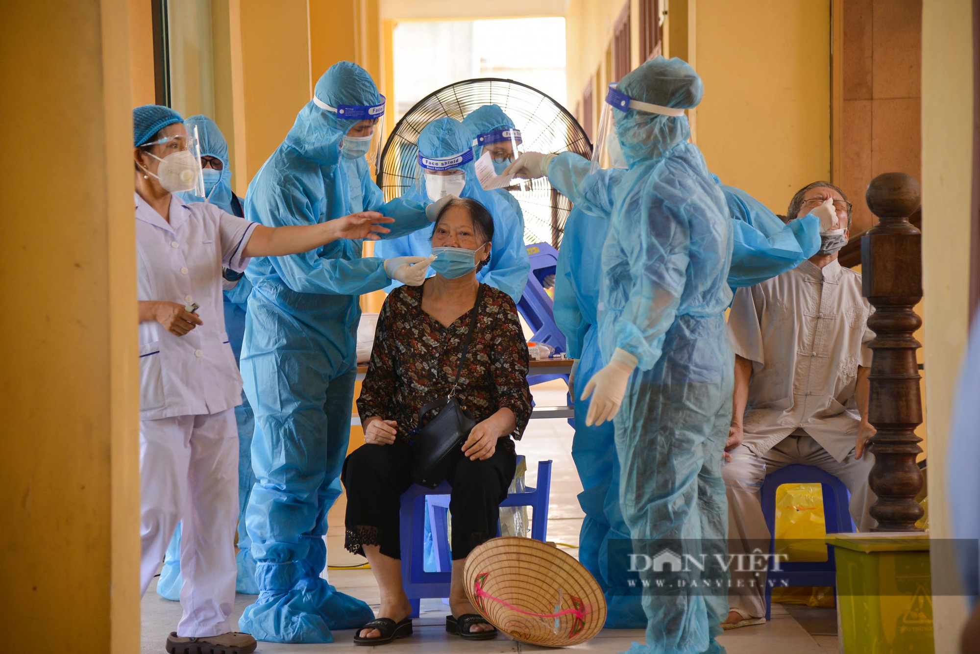 Bí thư Hà Nội: &quot;Xét nghiệm diện rộng là rất cần thiết nhằm bóc tách triệt để F0 trong lúc này&quot; - Ảnh 2.
