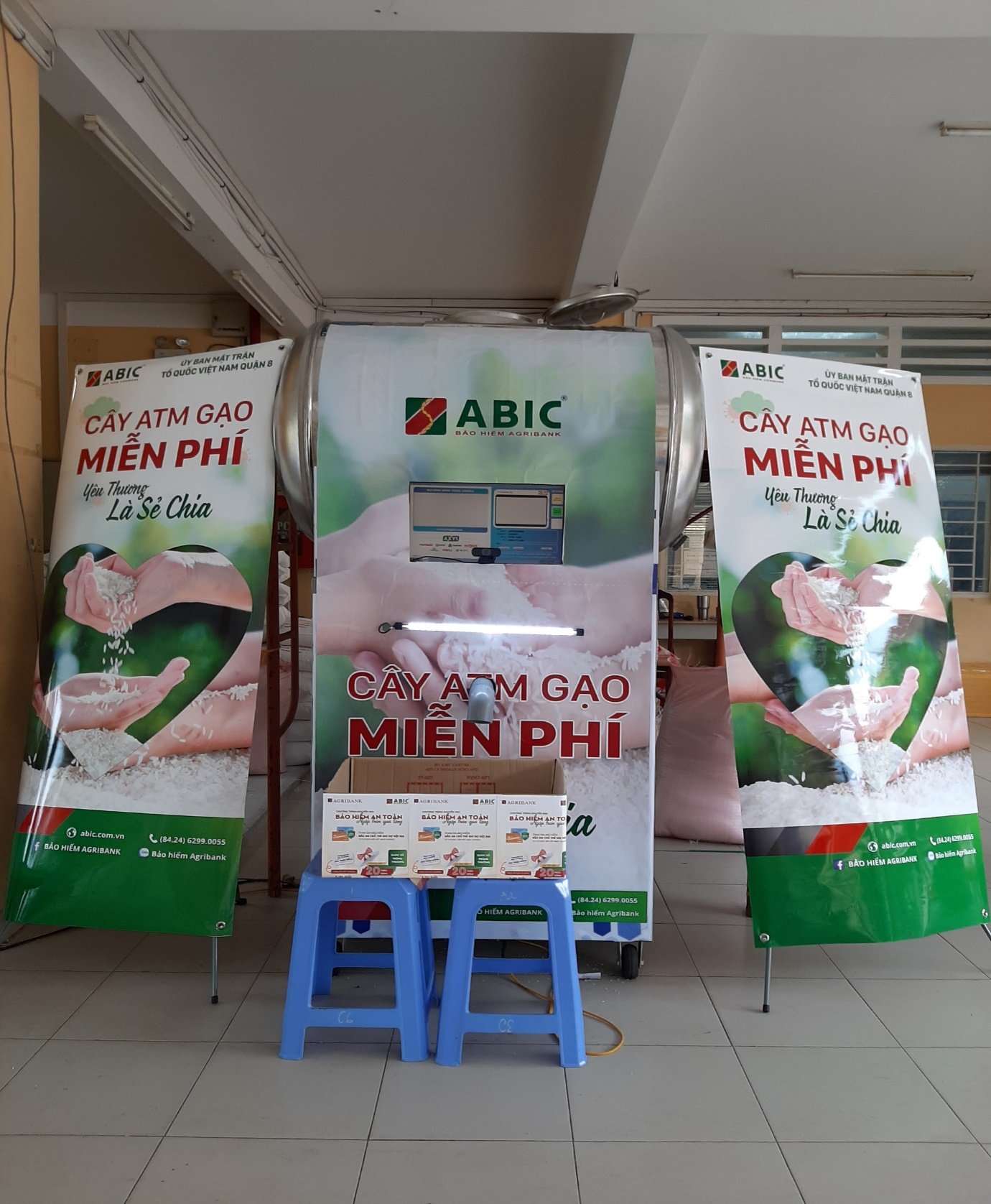 Bảo hiểm Agribank lắp máy ATM gạo miễn phí hỗ trợ người dân TP.HCM khó khăn - Ảnh 1.