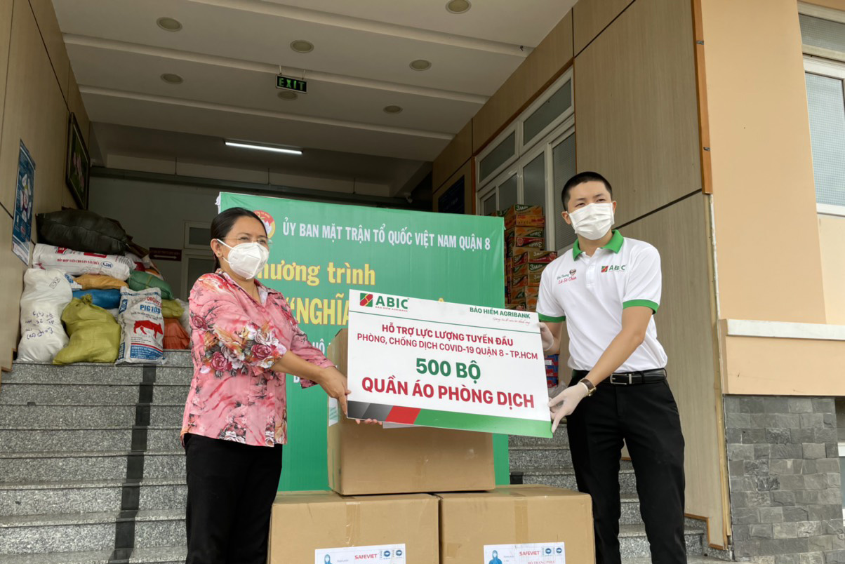 Bảo hiểm Agribank lắp máy ATM gạo miễn phí hỗ trợ người dân TP.HCM khó khăn - Ảnh 2.