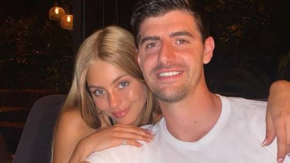 Thibaut Courtois công khai hẹn hò với siêu mẫu cực nóng bỏng Mishel Gerzig - Ảnh 1.