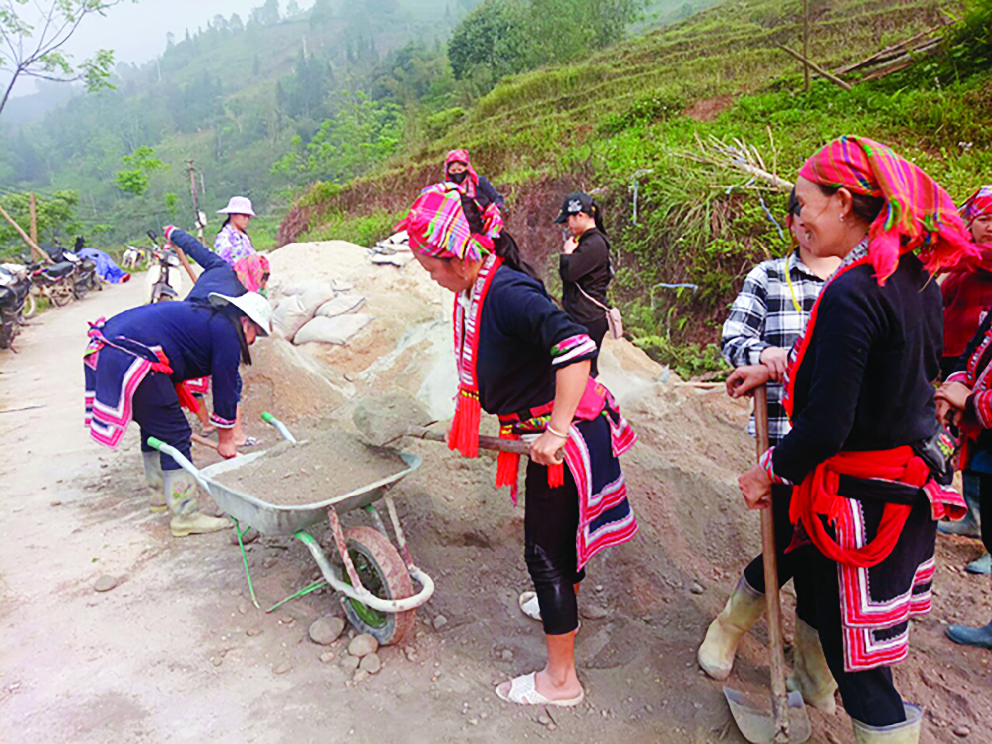 Giao thông nông thôn - điểm nhấn NTM Hoàng Su Phì - Ảnh 1. Giao thông nông thôn - điểm nhấn NTM Hoàng Su Phì - Ảnh 1.