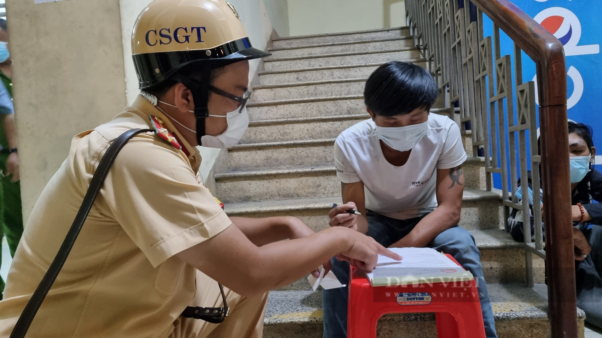 Đồng Nai: Công an rượt đuổi 10 km để bắt 2 đối tượng dương tính ma túy vượt chốt kiểm dịch - Ảnh 1.