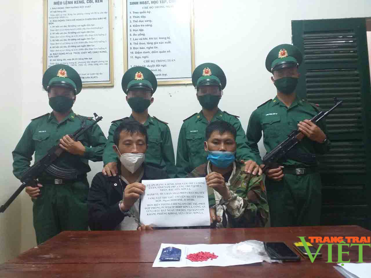 Liên tiếp bắt giữ hai vụ mua bán trái phép chất ma túy - Ảnh 1. Liên tiếp bắt giữ hai vụ mua bán trái phép chất ma túy - Ảnh 1.