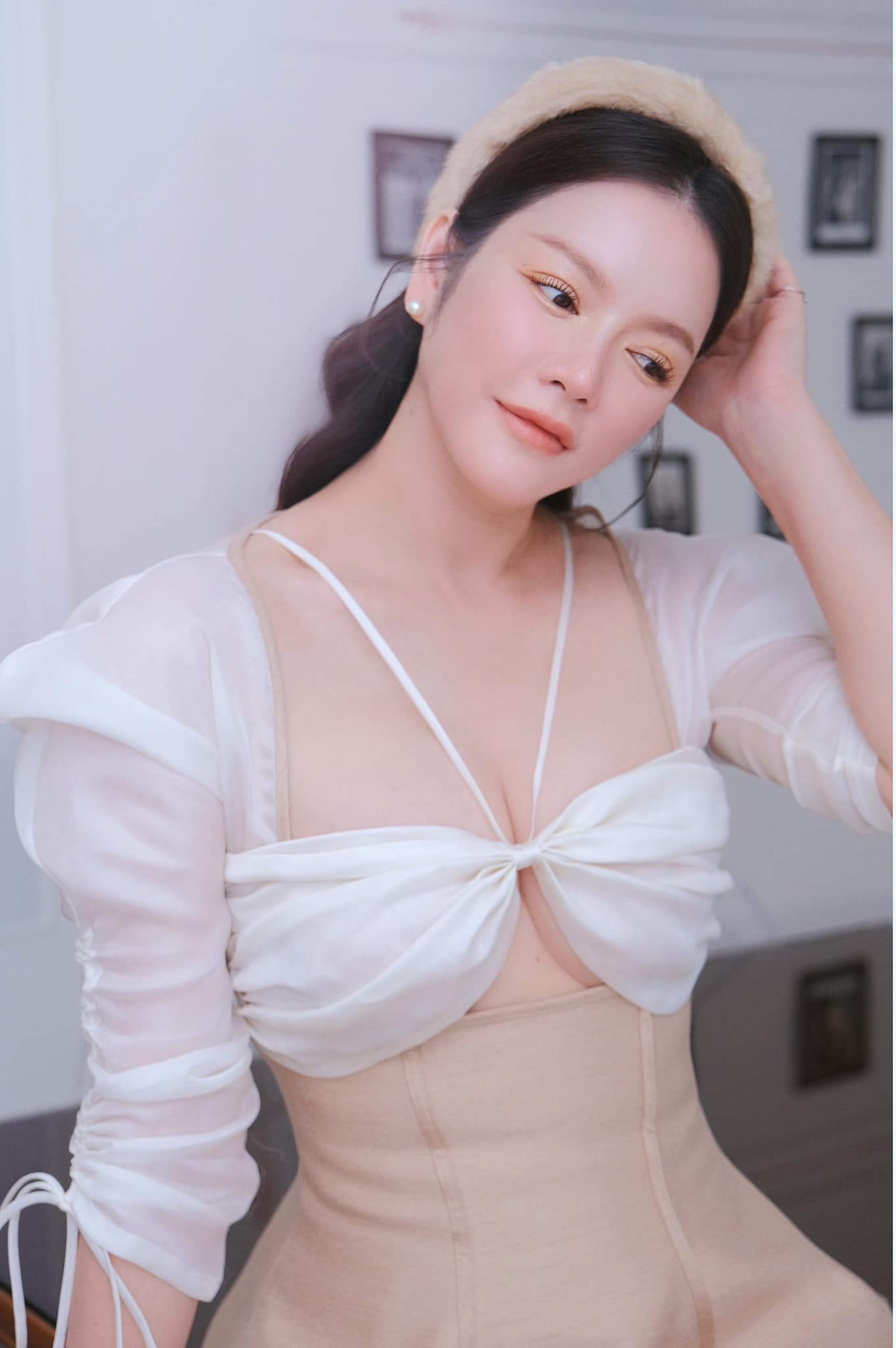 Diễm Hương gợi cảm hút mắt khi ở nhà, Chi Pu dẫn đầu top sao mặc đẹp tuần qua - Ảnh 12.