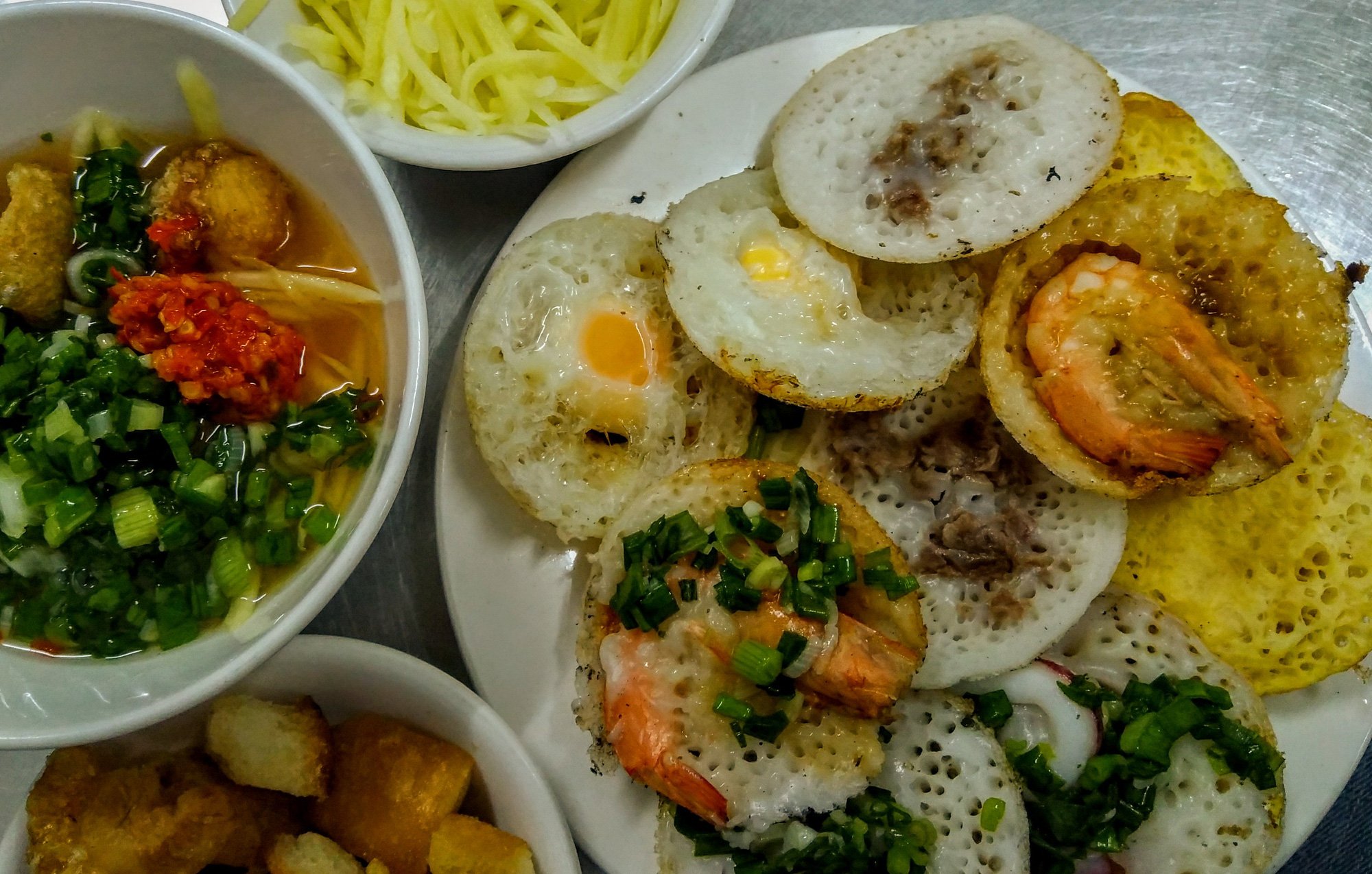 Bánh căn vẫn mùi nguyên sơ - Ảnh 3.