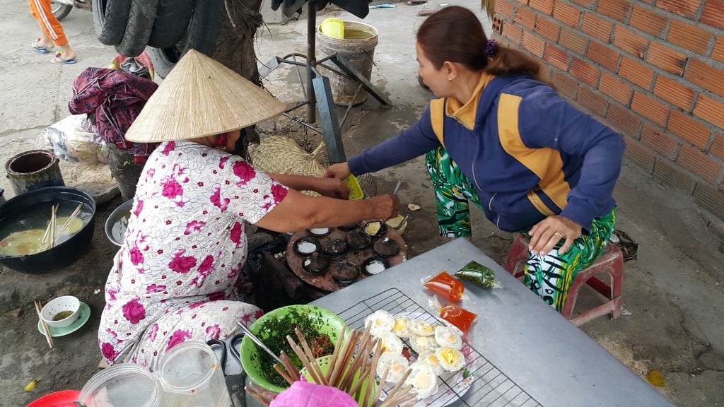 Bánh căn vẫn mùi nguyên sơ - Ảnh 2.