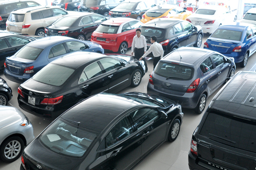 Đề nghị giảm 50% phí trước bạ với ôtô: Mercedes GLC 200 sẽ được giảm hơn 100 triệu đồng - Ảnh 2.