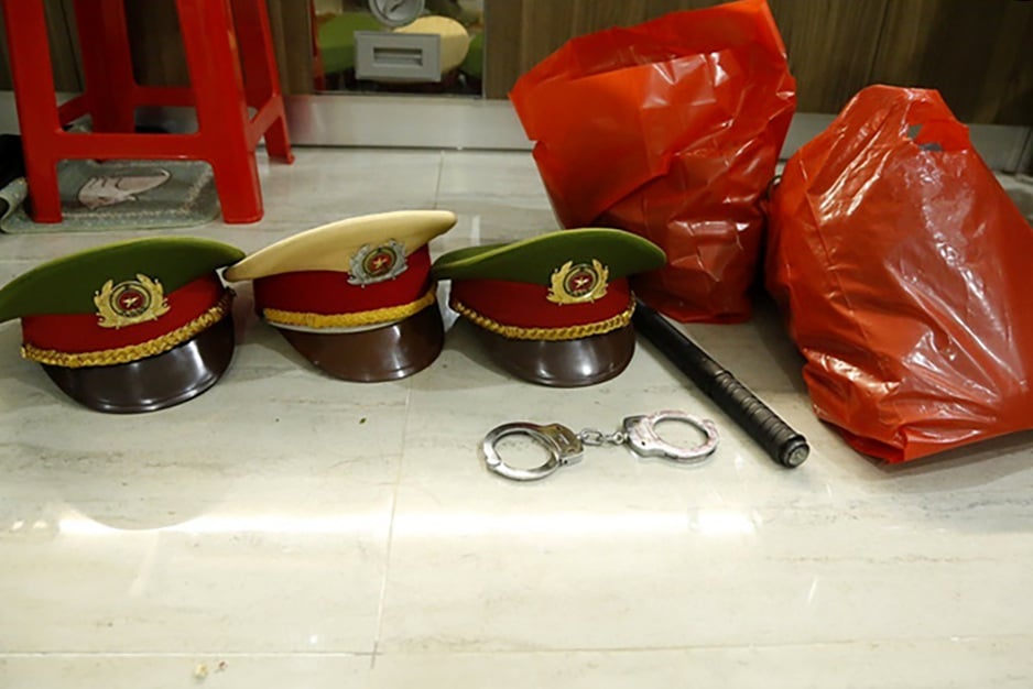 Thiếu tá &quot;dỏm&quot; tụ tập ăn nhậu giữa đại dịch đã lừa đảo 24 tỷ đồng - Ảnh 3.