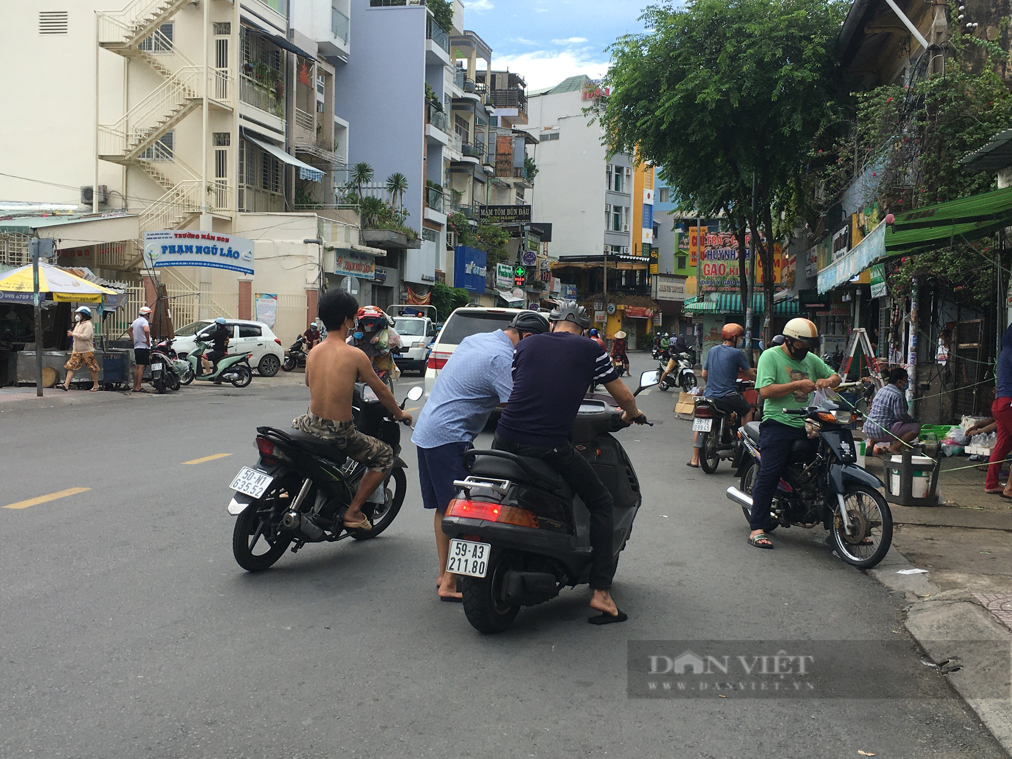 TP.HCM: Lúng túng tìm nguyên nhân vì sao số ca mắc cộng đồng tăng vọt - Ảnh 1.