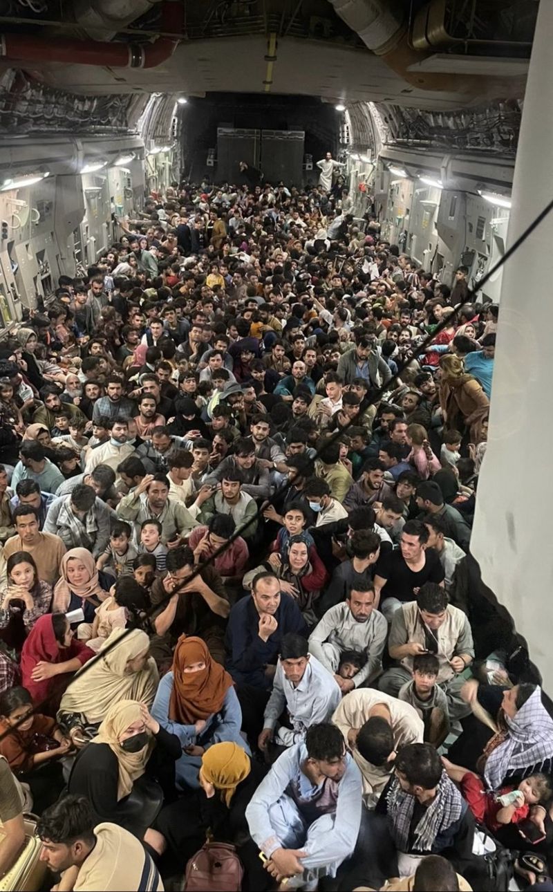 Tháo chạy khỏi Afghanistan: Bạn bè đồng minh của Mỹ không bám vào máy bay, thì là ai? - Ảnh 2.