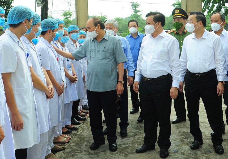 Bài học &quot;đem sức ta mà tự giải phóng cho ta&quot;  để chiến thắng đại dịch - Ảnh 2.