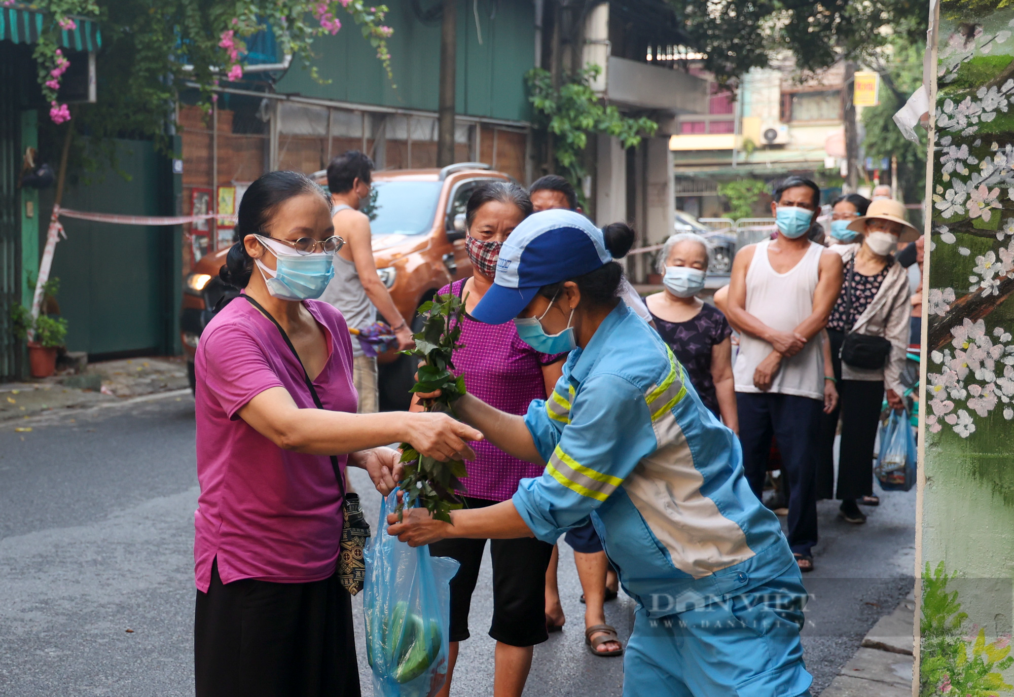 Bài học &quot;đem sức ta mà tự giải phóng cho ta&quot;  để chiến thắng đại dịch - Ảnh 4.