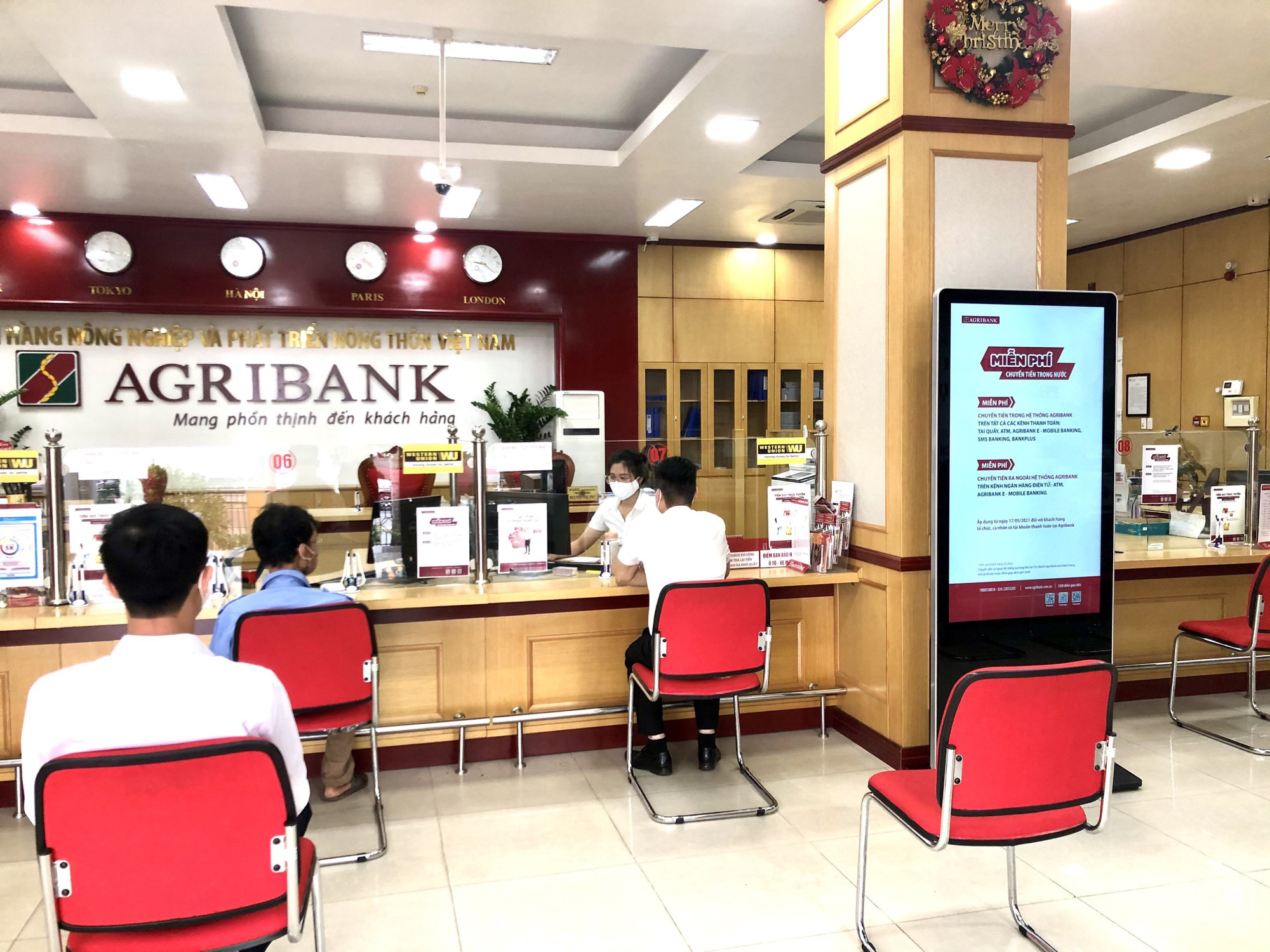 Agribank đã giải ngân hơn 116 ngàn tỷ đồng và 122 triệu USD  cho vay ưu đãi hỗ trợ người dân, doanh nghiệp - Ảnh 1.