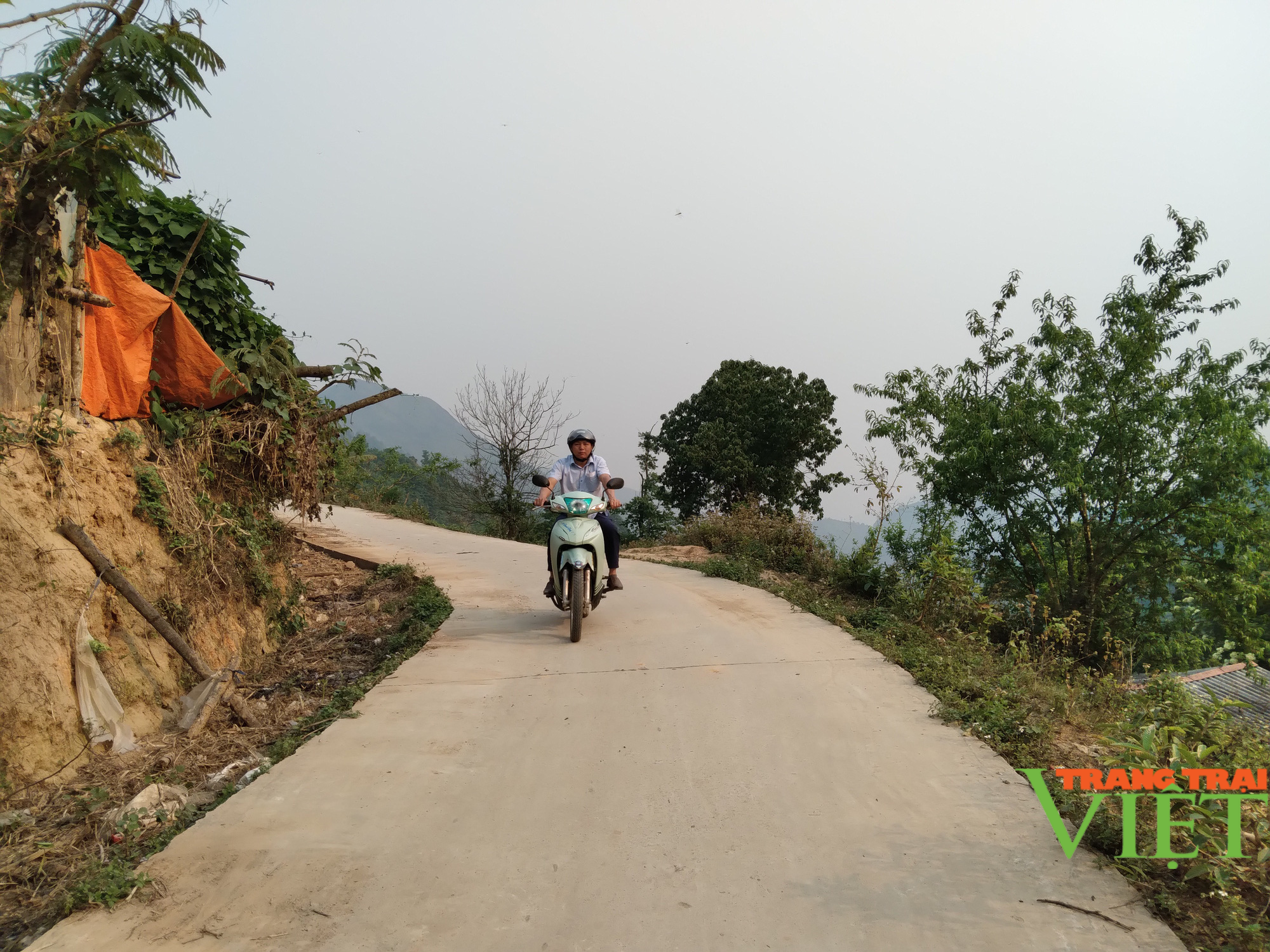 Hang Chú vượt khó xây dựng nông thôn mới - Ảnh 1. Hang Chú vượt khó xây dựng nông thôn mới - Ảnh 1.