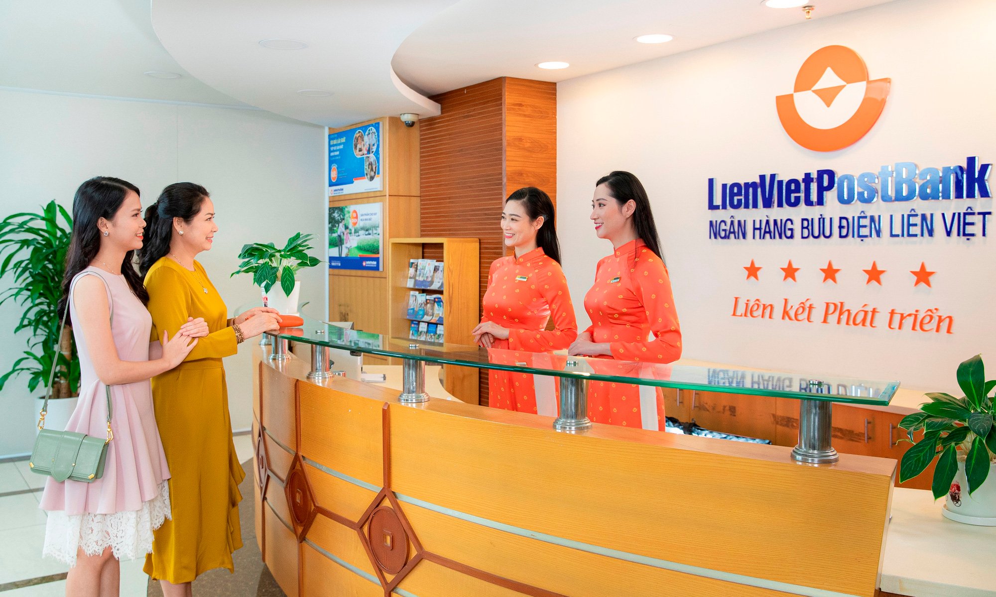 Nhiều ưu đãi hấp dẫn khi chuyển tiền quốc tế tại LienVietPostBank - Ảnh 1.