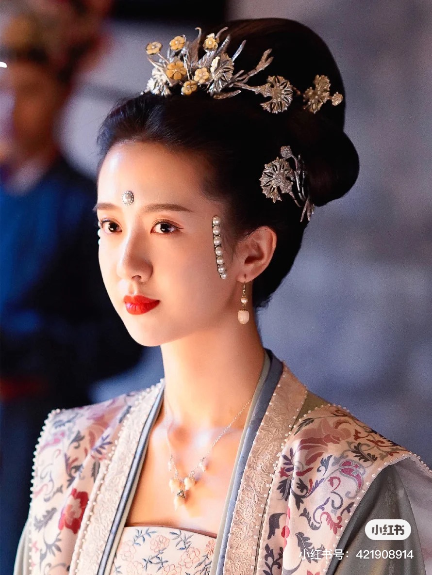 Mũ của các quý phi thời nhà Tống cống kềnh vì... gu thẩm mỹ cao? - Ảnh 13.
