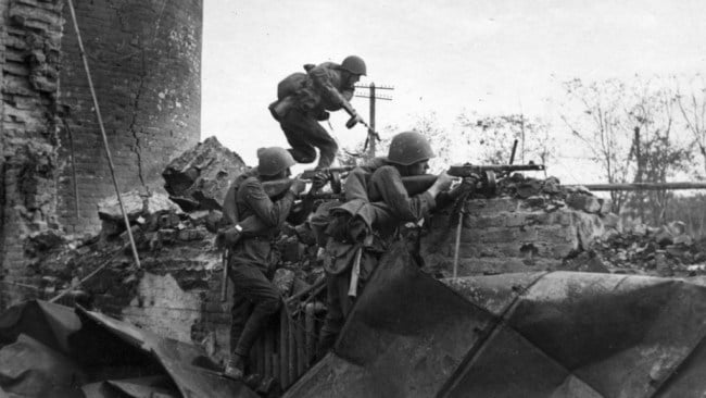 Người hùng Liên Xô nào khiến Hitler &quot;nổi điên&quot; muốn xử tử? - Ảnh 9.