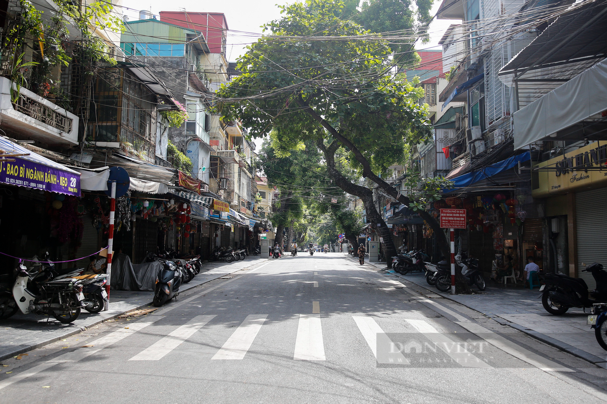 Người Hà Nội đốt vàng mã sớm trước Rằm tháng 7 - Ảnh 11.
