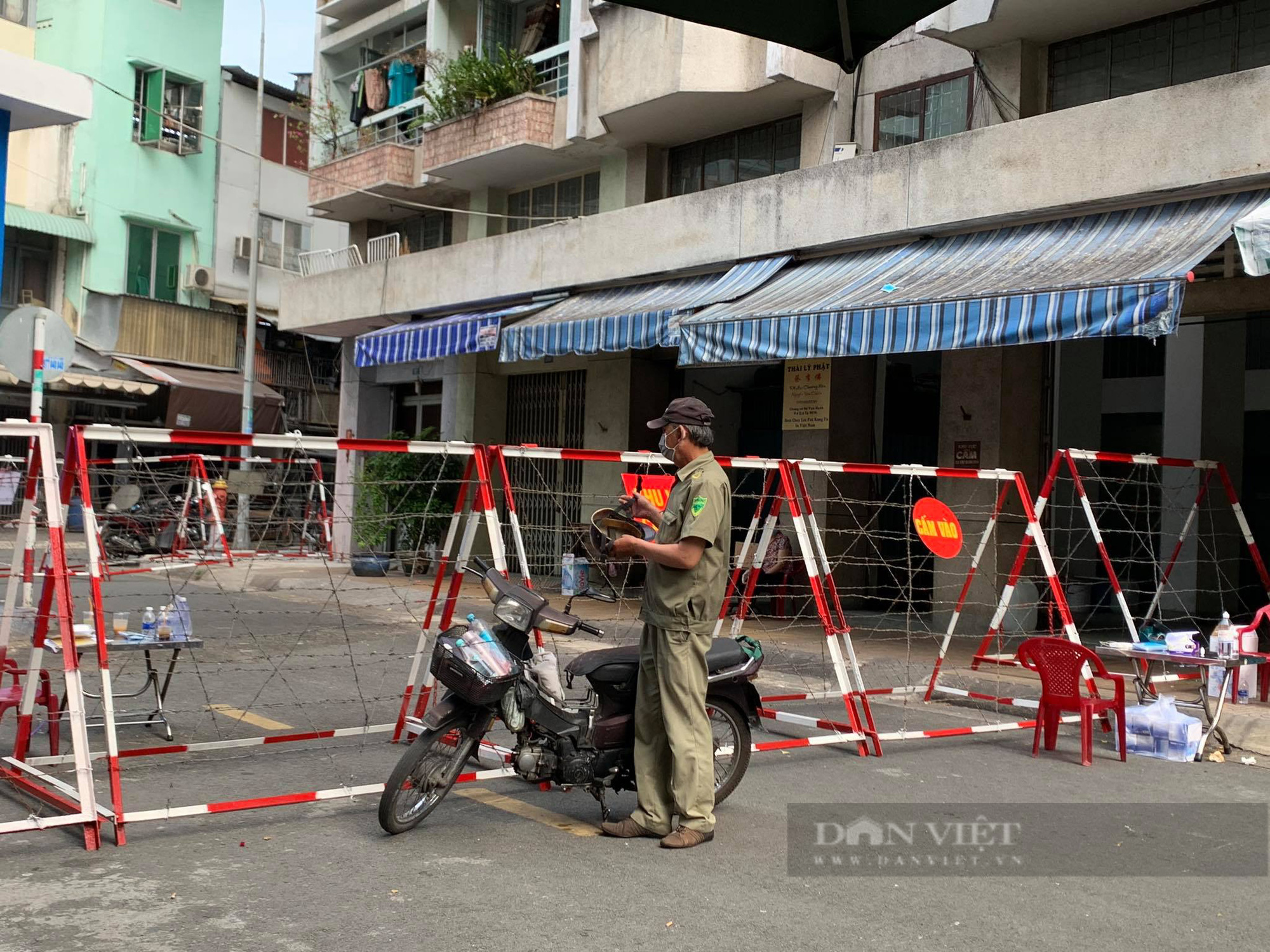 TP.HCM: Triệt để giãn cách xã hội từ 0h ngày 23/8 - Ảnh 1.