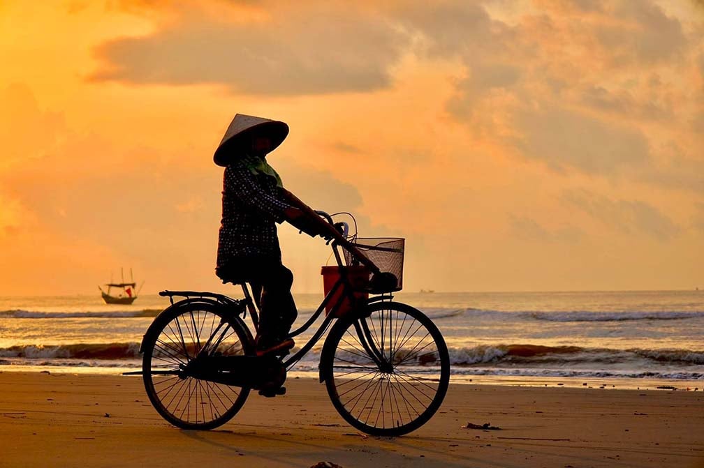 Nhà thờ đổ Nam Định vắng không bóng người vẫn đẹp hút hồn bởi ráng chiều hoàng hôn - Ảnh 4.