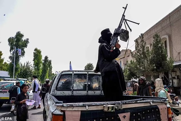 Taliban đang ngồi trên 'mỏ vàng' nghìn tỷ USD nhưng không dễ động vào 1 xu - Ảnh 1.