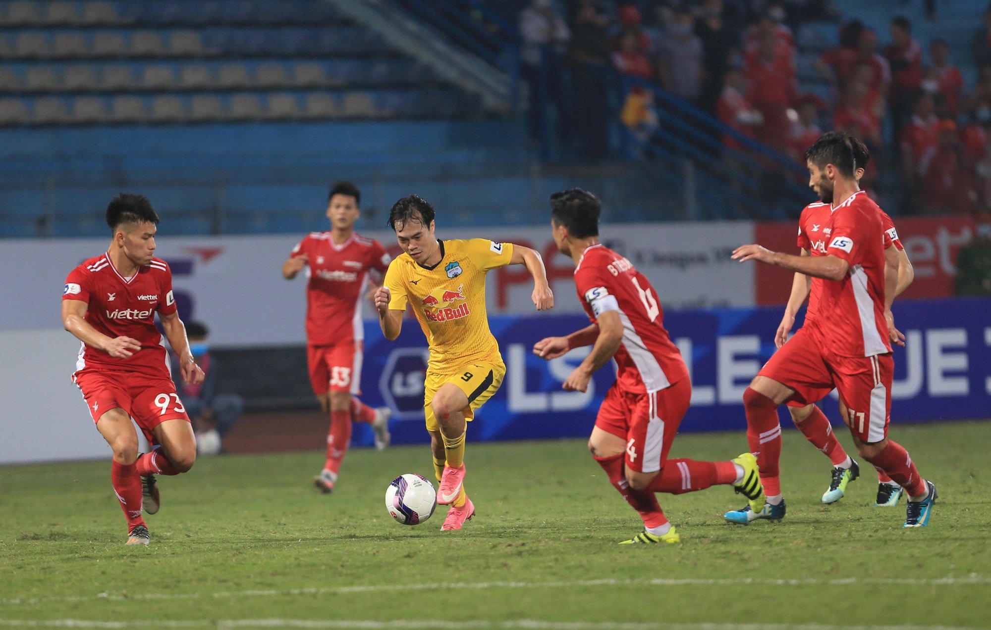 Chủ tịch CLB Hải Phòng đề xuất phương án &quot;chữa cháy&quot; V.League 2021 - Ảnh 1.