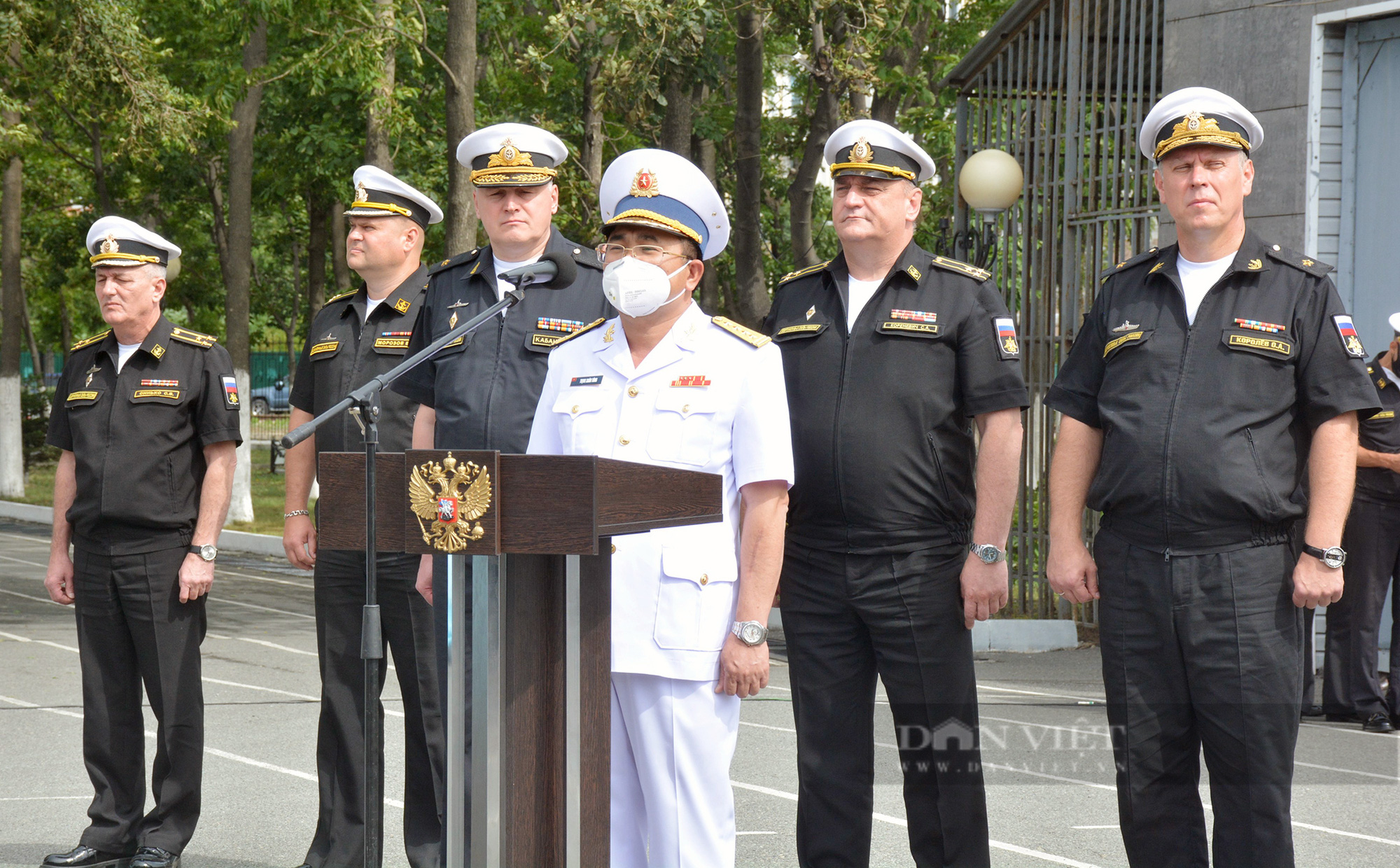 Quốc kỳ Việt Nam tung bay trên quân cảng hạm đội Thái Bình Dương tại Lễ khai mạc Army Games 2021 - Ảnh 6.