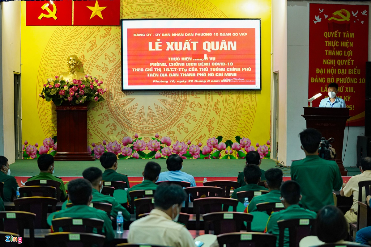 Video: Đêm đầu tiên lực lượng Quân đội, Công an TP. HCM siết chặt giãn cách - Ảnh 2.