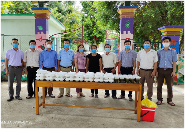 Hội Nông dân Nghệ An chung sức cùng lực lượng chức năng chung tay phòng chống dịch  Covid-19   - Ảnh 2.