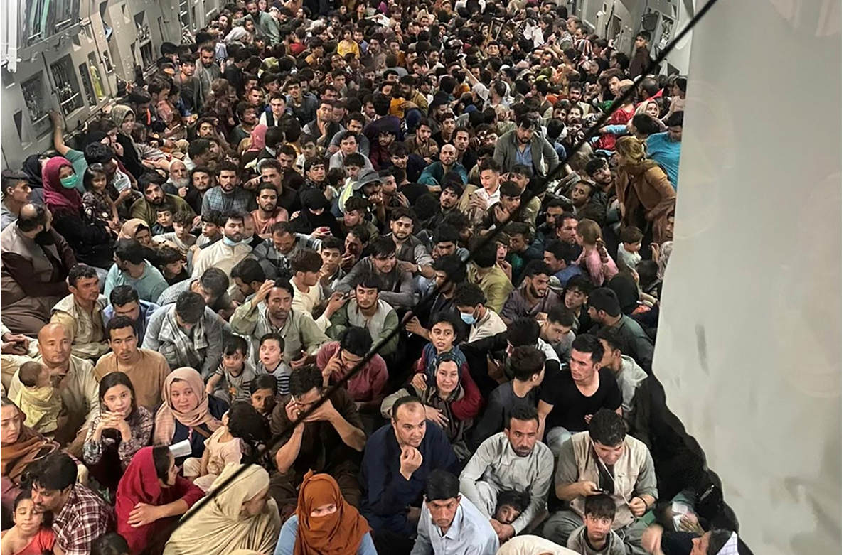 1 tuần sau khi Taliban tiến vào Kabul: Dân Afghanistan mất việc, túng quẫn, “cầu Chúa giúp chúng tôi” - Ảnh 1. 1 tuần sau khi Taliban tiến vào Kabul: Dân Afghanistan mất việc, túng quẫn, “cầu Chúa giúp chúng tôi” - Ảnh 1.
