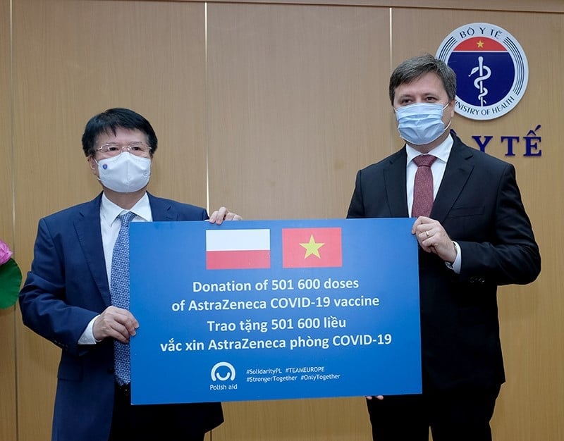 Chính phủ Ba Lan tặng Việt Nam 500.000 liều vắc xin Covid-19 - Ảnh 1.
