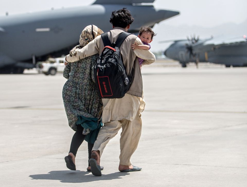  Người dân Afghanistan khẩn trương sơ tán trong bối cảnh G7 họp ứng phó với Taliban - Ảnh 3.