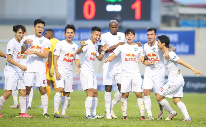 HAGL nguy cơ mất chức vô địch V.League, Văn Toàn buông lời xót xa - Ảnh 1.