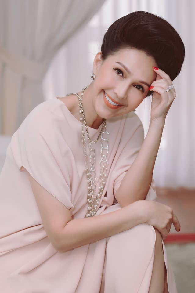Diễm My - mỹ nhân Việt đầu tiên mặc bikini trên ảnh lịch thập niên 90 - Ảnh 2.