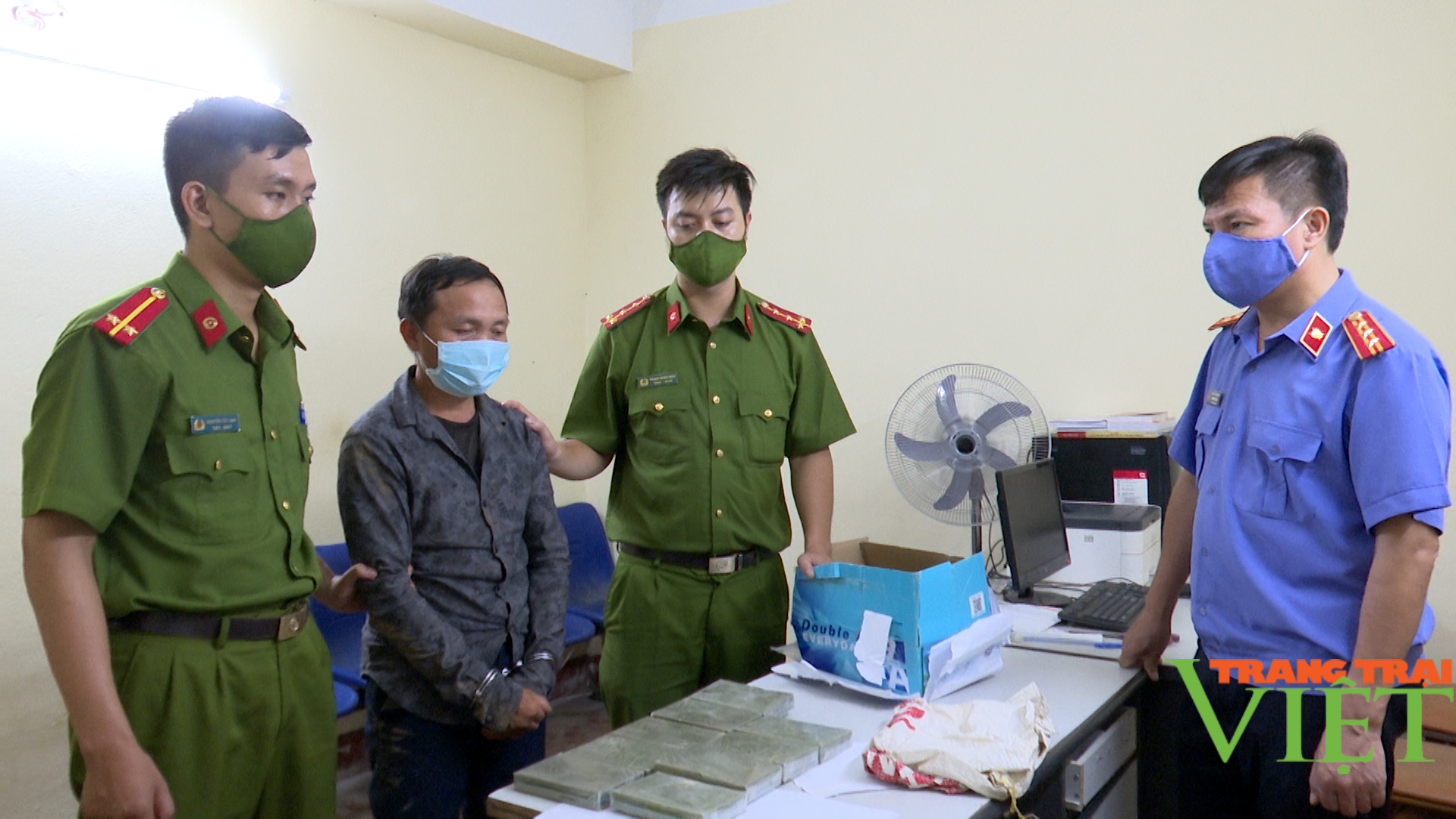 Sơn La: Bắt một đối tượng thu giữ 9 bánh Heroin - Ảnh 1. Sơn La: Bắt một đối tượng thu giữ 9 bánh Heroin - Ảnh 1.