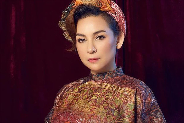Phi Nhung vẫn đang thở oxy, tin đồn qua đời là thất thiệt - Ảnh 1.