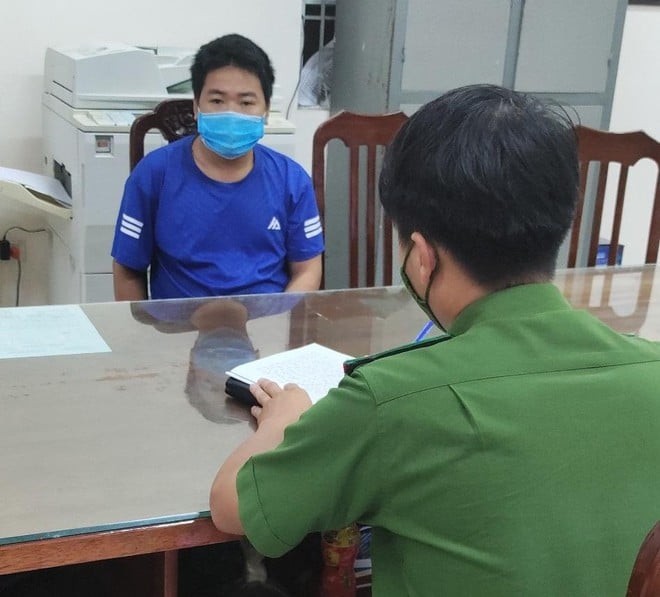 Tấn công công an, khi bị khống chế lại lăn ra vu vạ công an đánh người - Ảnh 2.