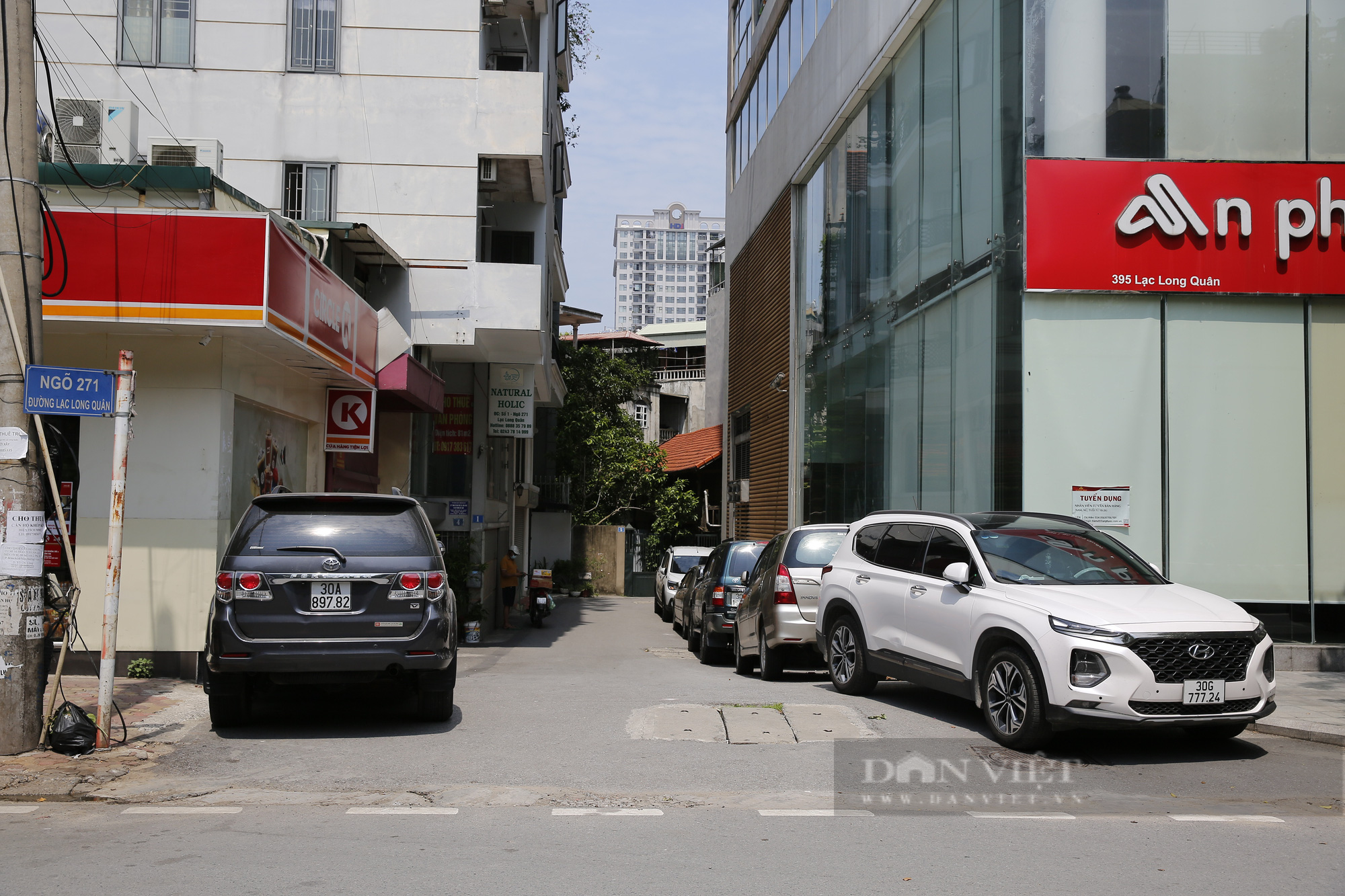 Hà Nội: Tranh thủ vắng vẻ, hàng loạt ô tô ngang nhiên chiếm dụng vỉa hè Hồ Tây - Ảnh 10.