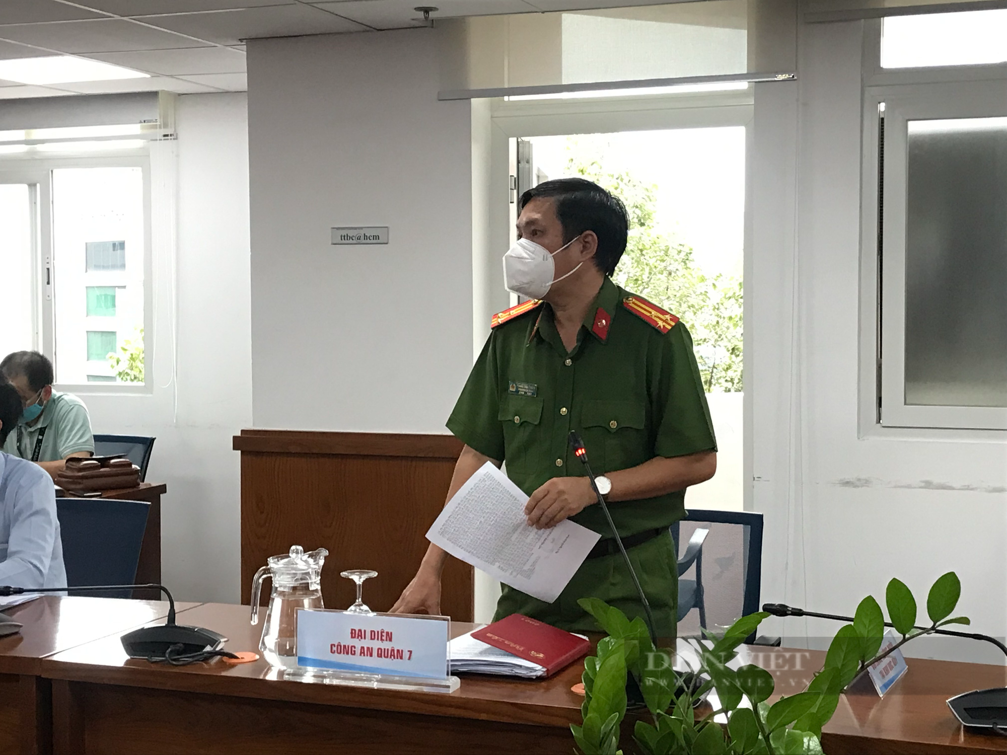 Công an quận 7 TP.HCM: Người đàn ông gây rối trong clip không thuộc bất cứ ban chỉ đạo nào - Ảnh 1.
